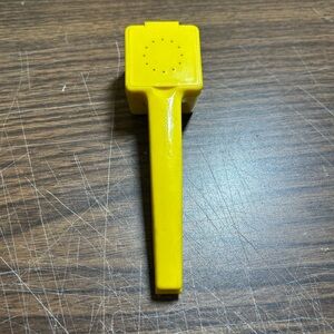 Vintage Tupperware #1465 Butter Up Corn Cob Hugger w/ Built In Salt Shaker